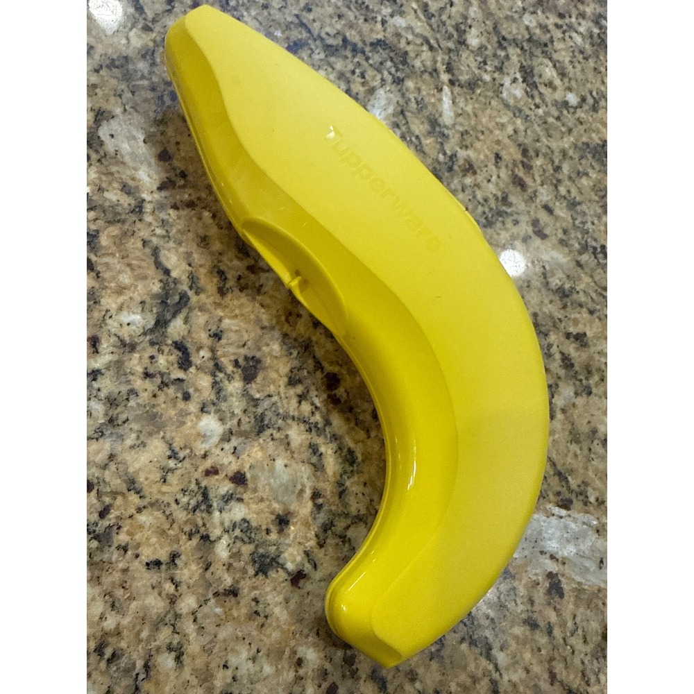 Tupperware Banana Keeper Yellow Plastic Fruit Protector Guard Case 9 Inch